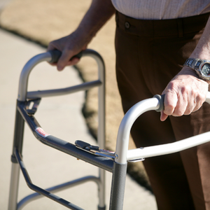 Benefícios dos andadores para idosos