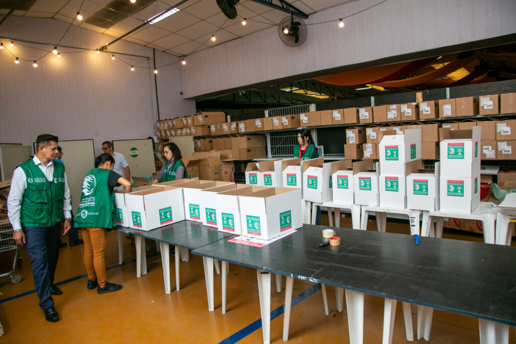A ação humanitária contou com milhares de voluntários de todo o mundo.