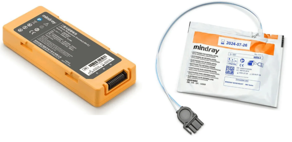 Imagem de bateria recarregável e conjunto de eletrodos para desfibrilador Mindray, utilizados em equipamentos DEA para atendimento de emergências cardíacas e suporte à vida.