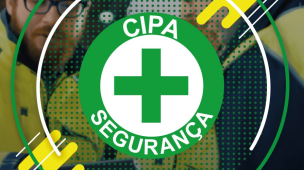 Símbolo da CIPA Segurança em destaque sobre fundo com trabalhadores usando EPIs, representando prevenção de acidentes e segurança no trabalho.